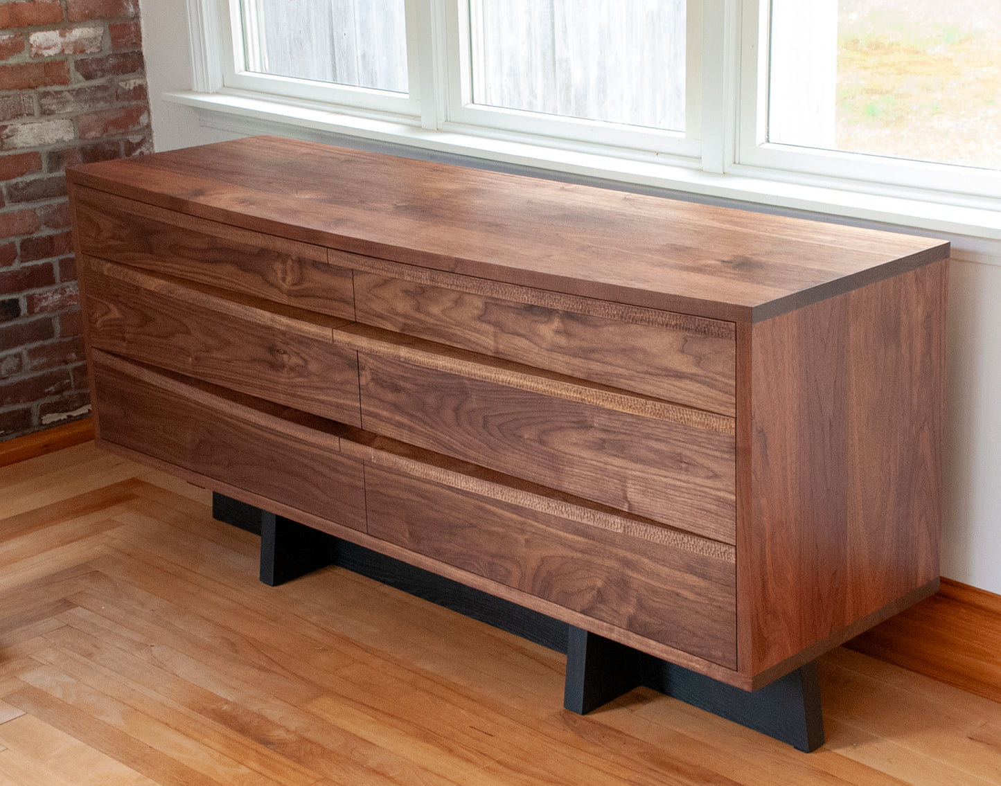 104 Dresser