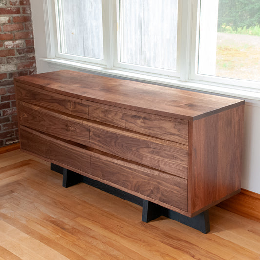 104 Dresser
