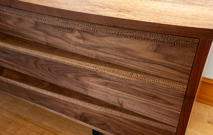 104 Dresser