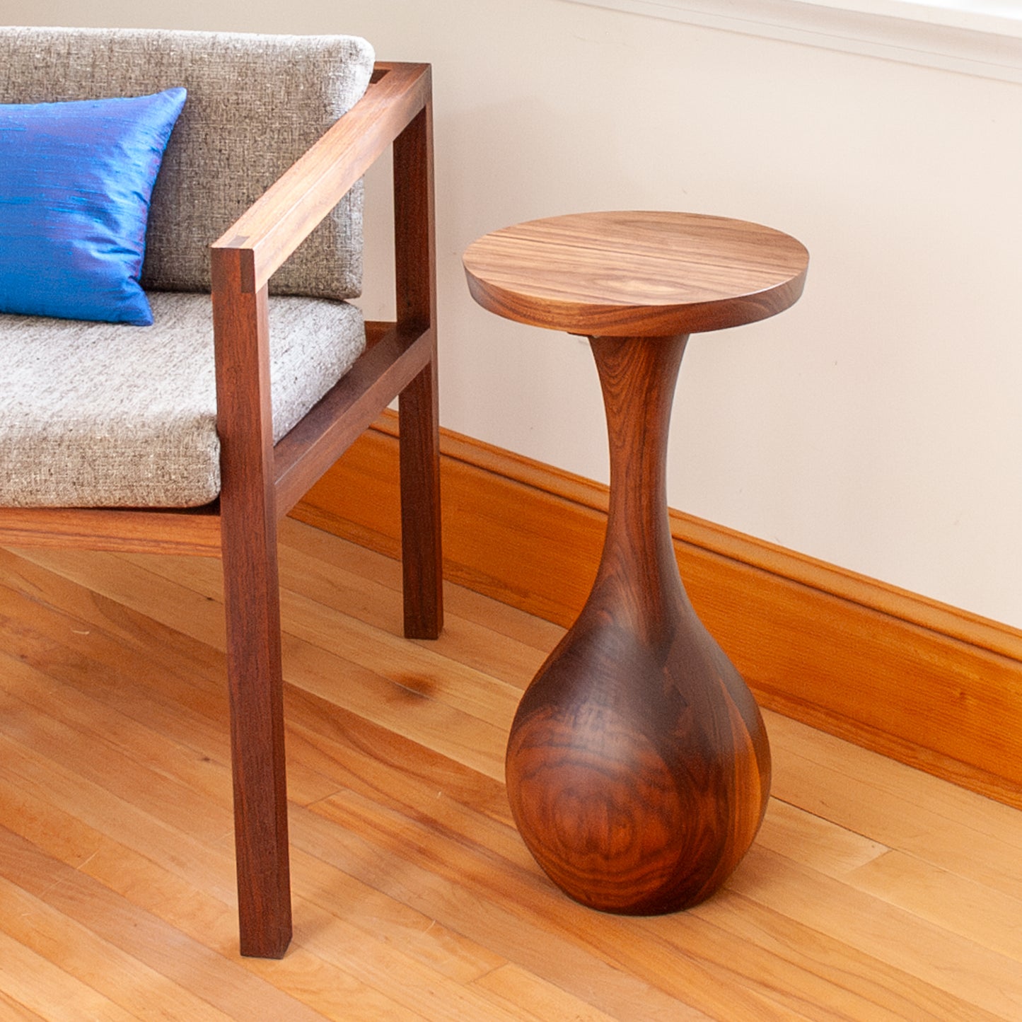 Amphoreus Side Table