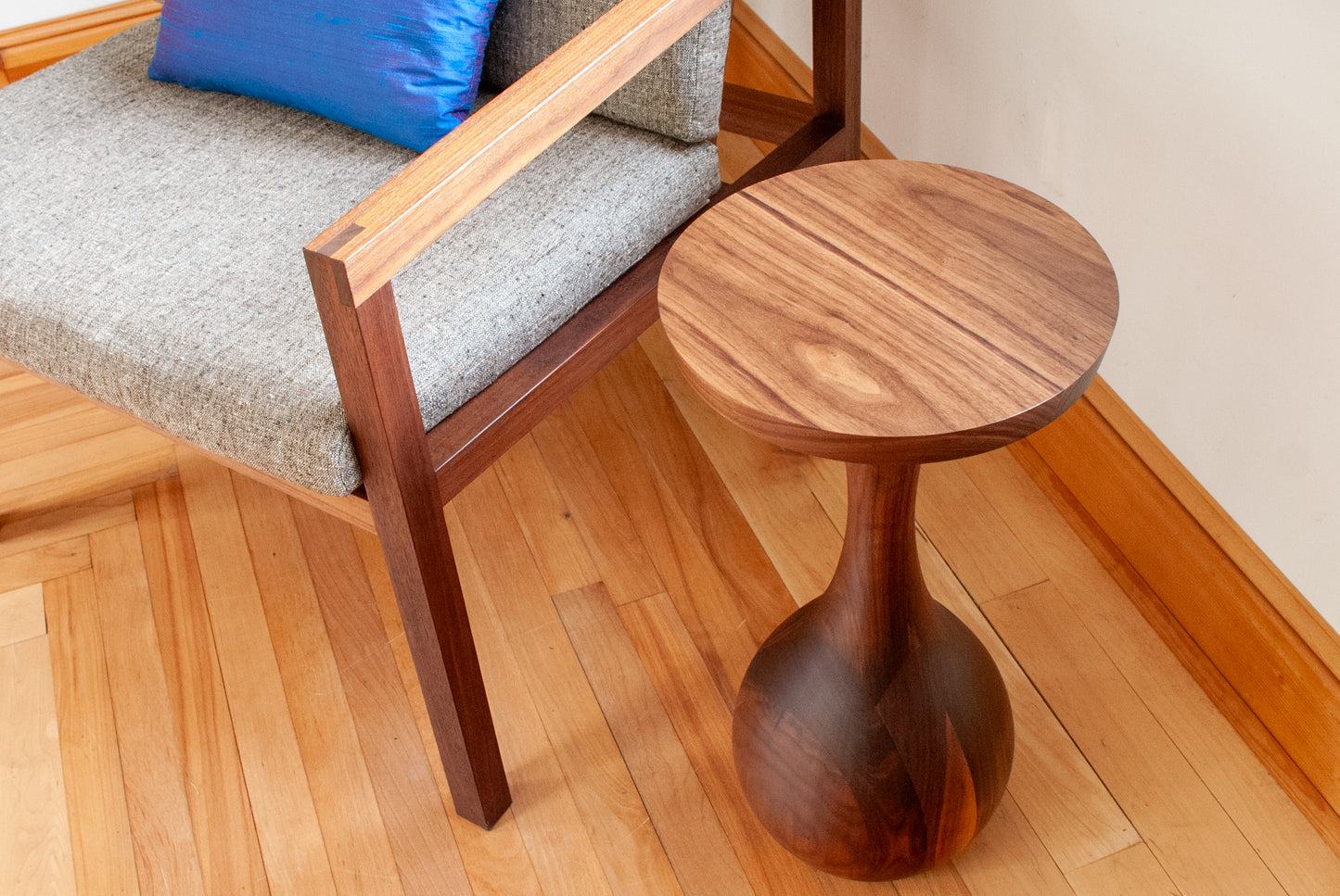 Amphoreus Side Table