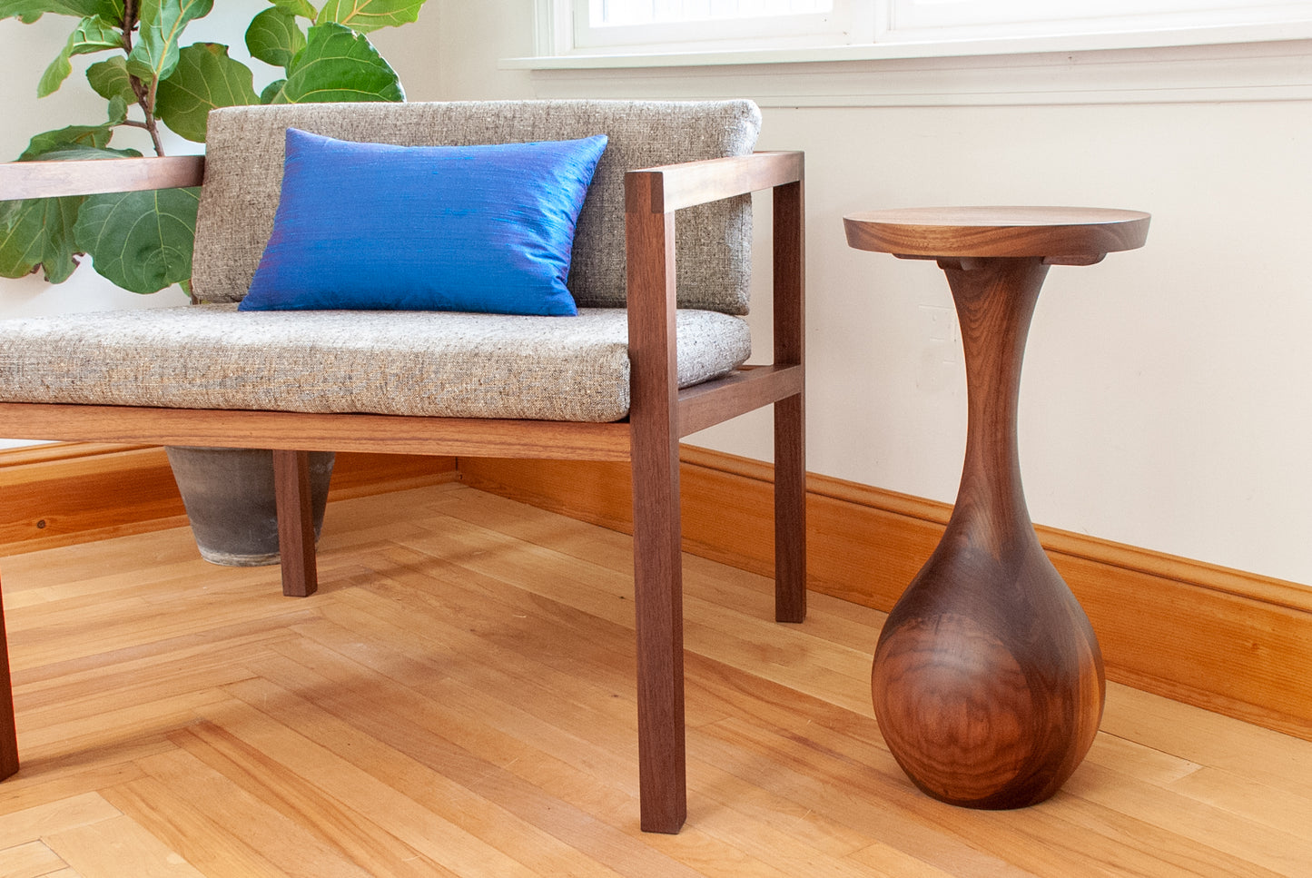 Amphoreus Side Table