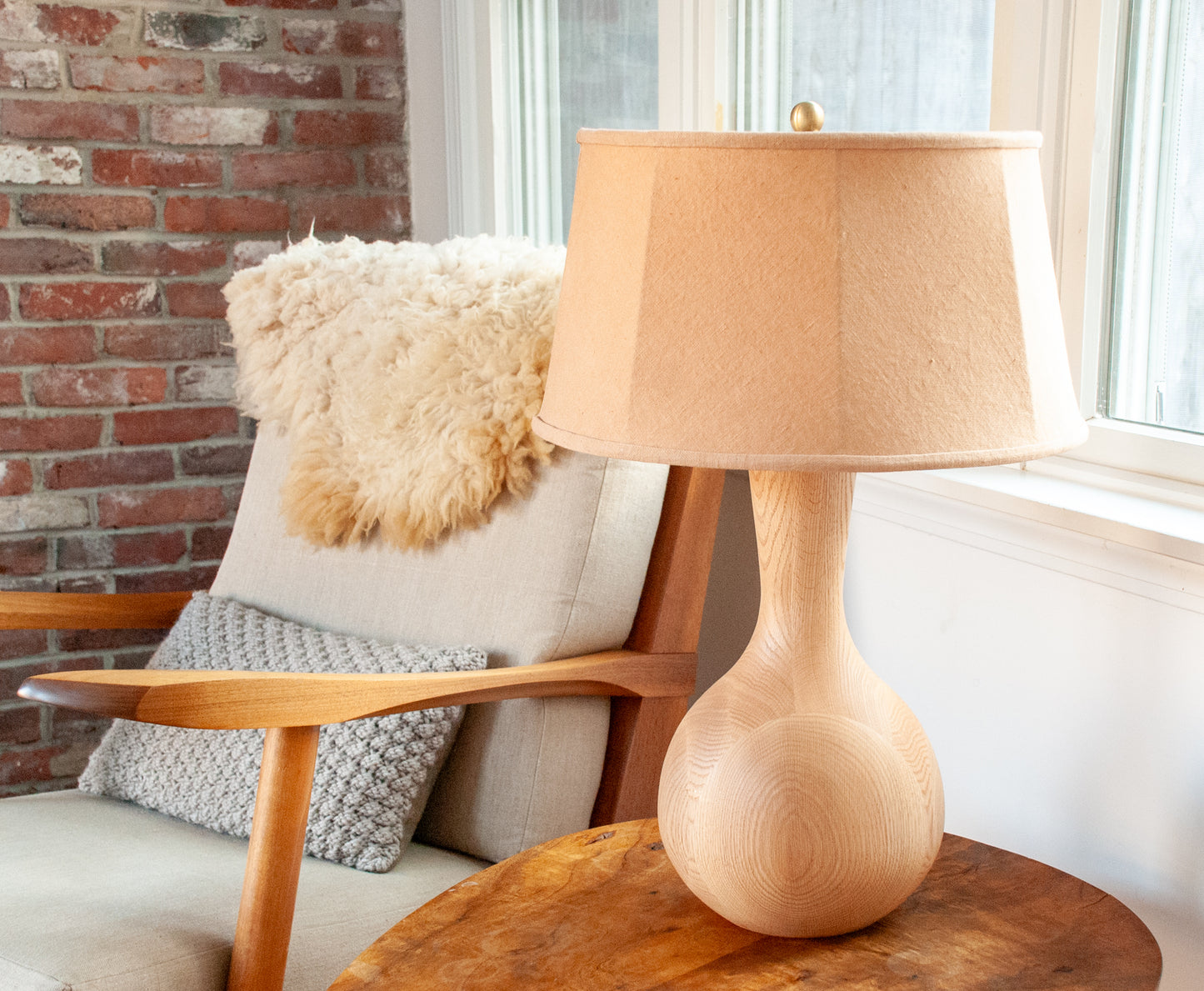 Amphoreus Table Lamp