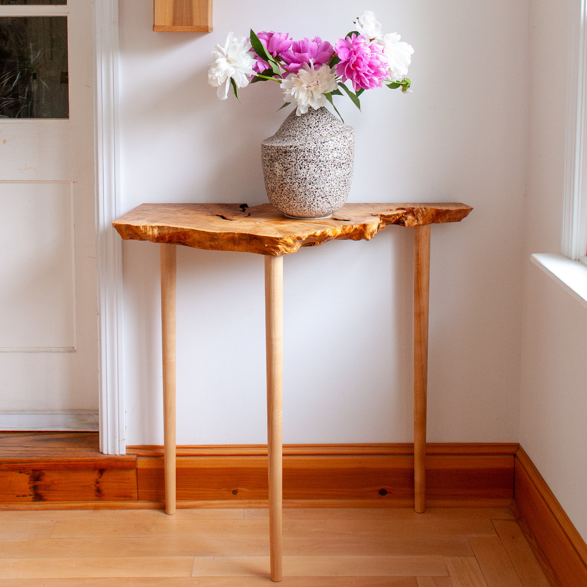 Maine Maple Live-edge Console Table – STUDIO89