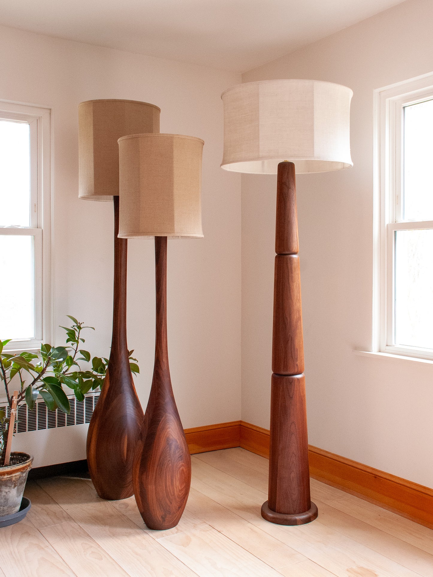 Amphoreus Floor Lamp